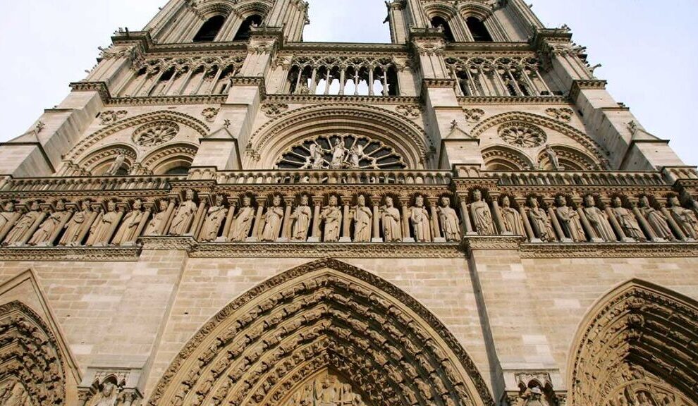 Arquitectura de la Catedral de Notre Dame: Un icono gótico en París