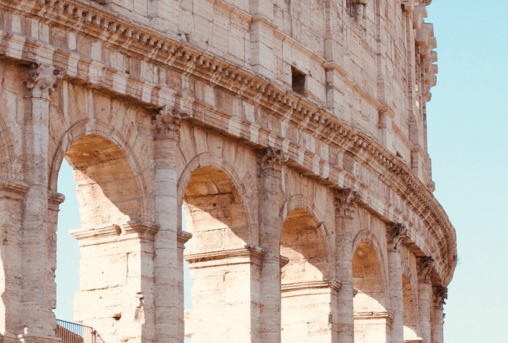 Arquitectura romana antigua: Características y legado en la historia del arte y la ingeniería.
