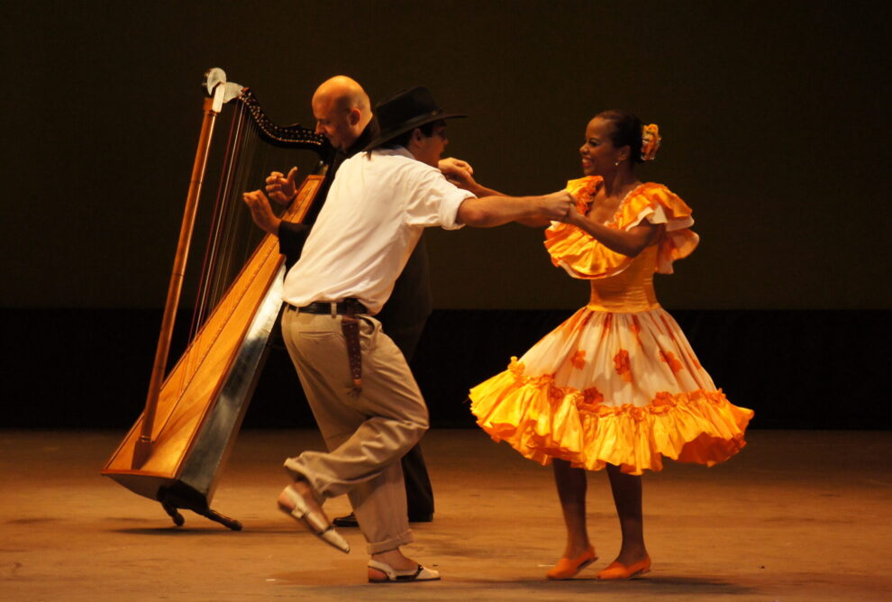 Bailes de salón: Origen, características y tipos bailados en parejas.