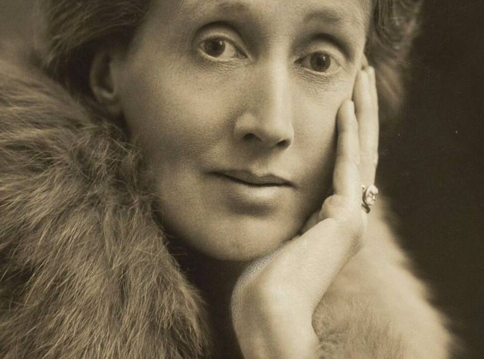 Biografía breve de Virginia Woolf: Vida y Obra de la Escritora Modernista.