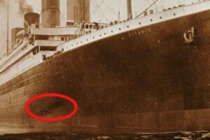 Colisión del Titanic con un iceberg: la tragedia marítima más famosa de la historia.