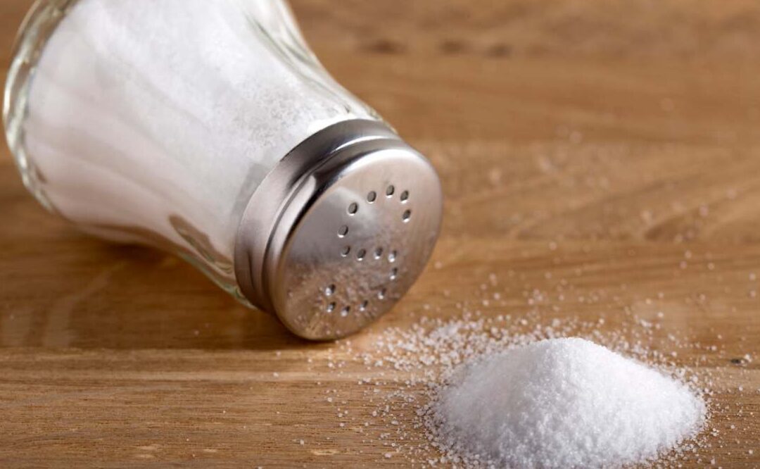 Cómo evitar la mala suerte al tirar la sal
