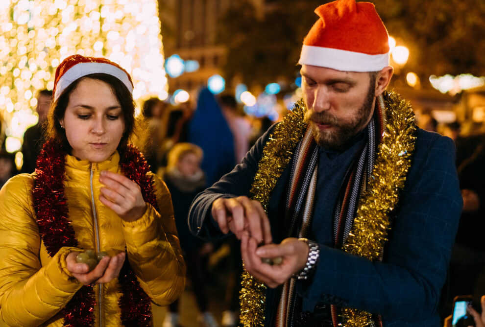 ¿Cuándo es tradicional comer las uvas en Nochevieja?