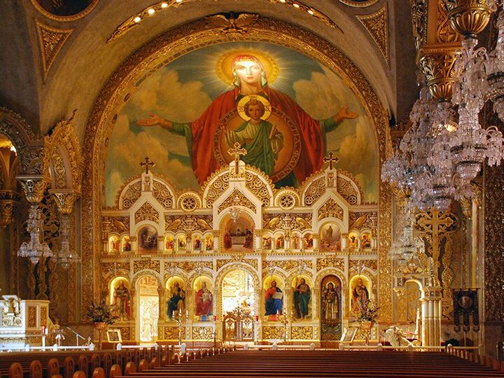 Diferencias entre la Iglesia Católica y la Iglesia Ortodoxa: Aspectos distintivos y similitudes.