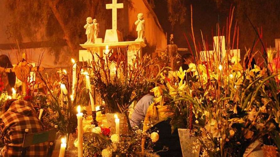 El Día de Todos los Santos: Tradiciones y Celebraciones en España