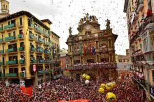 El Día del Chupinazo en San Fermín: Tradición y Celebración en Pamplona