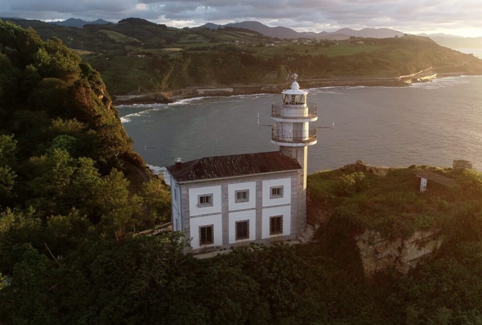 El Faro de Getaria: Historia y Características