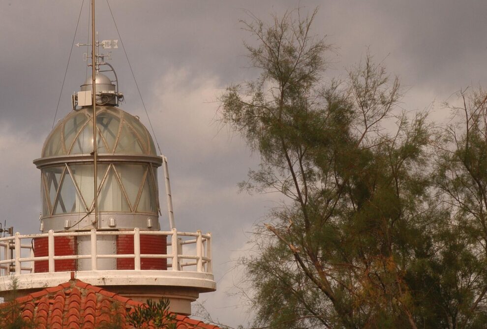 El Faro de Punta Galea: guía lumínica en la costa vasca