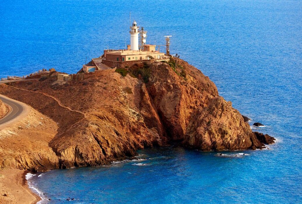 El Faro de Zumaia: guía completa sobre este emblemático lugar costero.