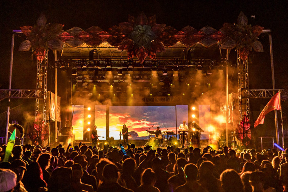 El Festival en el Desierto de California: Música, Arte y Naturaleza