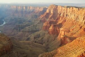El Gran Cañón del Colorado en Estados Unidos: Historia, Geología y Atracciones Turísticas