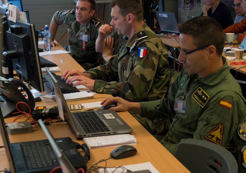 El impacto de Twitter en la difusión de información militar en las revistas especializadas en ejércitos.