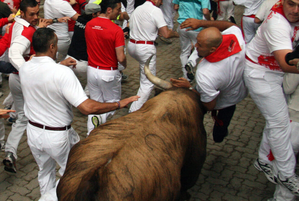 El inicio de los encierros de San Fermín: tradición y emoción.