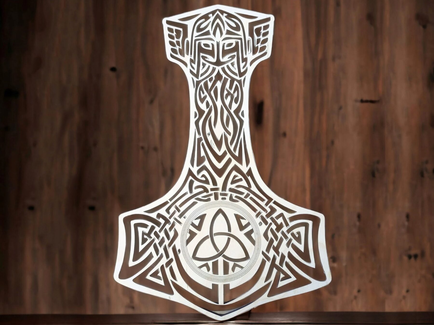 El martillo de Thor: Mjolnir, arma mítica del dios nórdico del trueno.