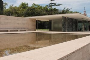 El Pabellón de Alemania: Arquitectura Vanguardista en la Exposición Internacional.