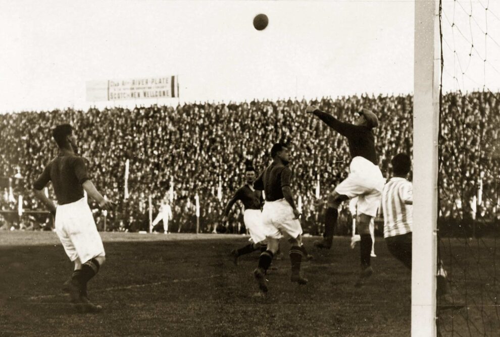 El Primer Partido de Fútbol de la Historia: Orígenes y Significado