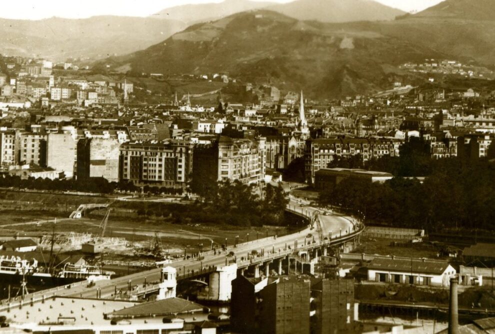 El Puente de Deusto: Historia, Diseño y Funcionalidad