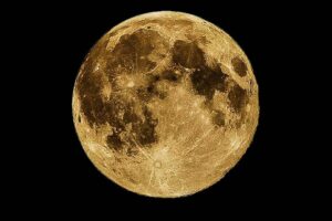 El satélite natural de la Tierra: La Luna.