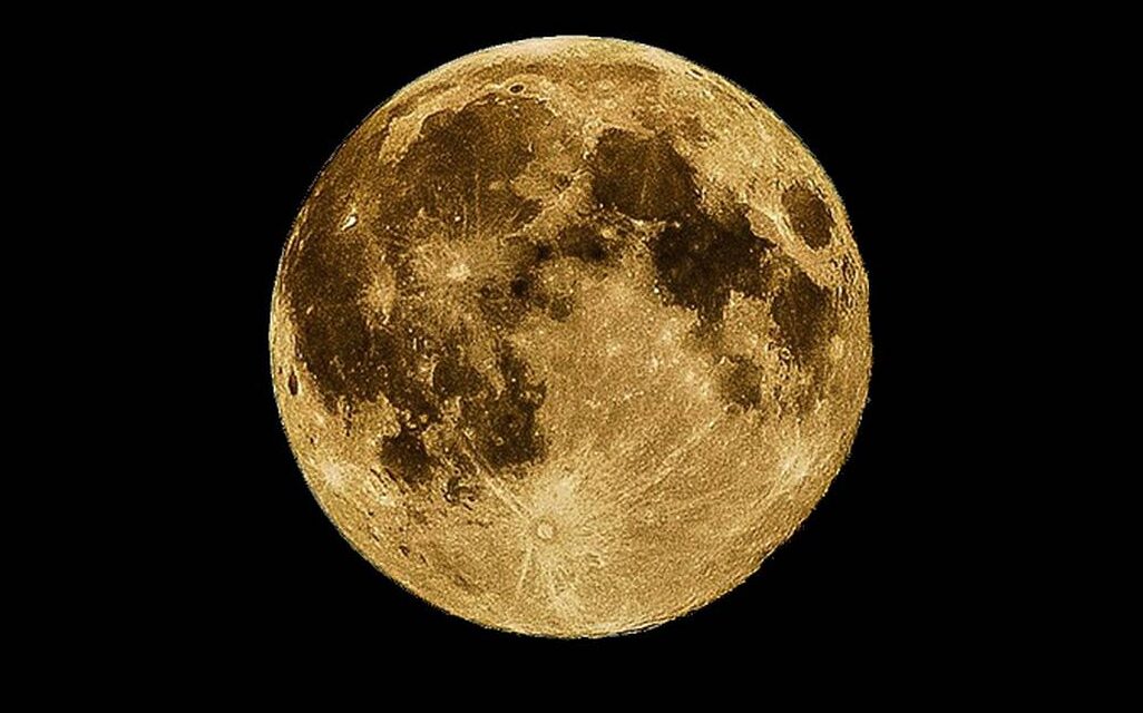 El satélite natural de la Tierra: La Luna.