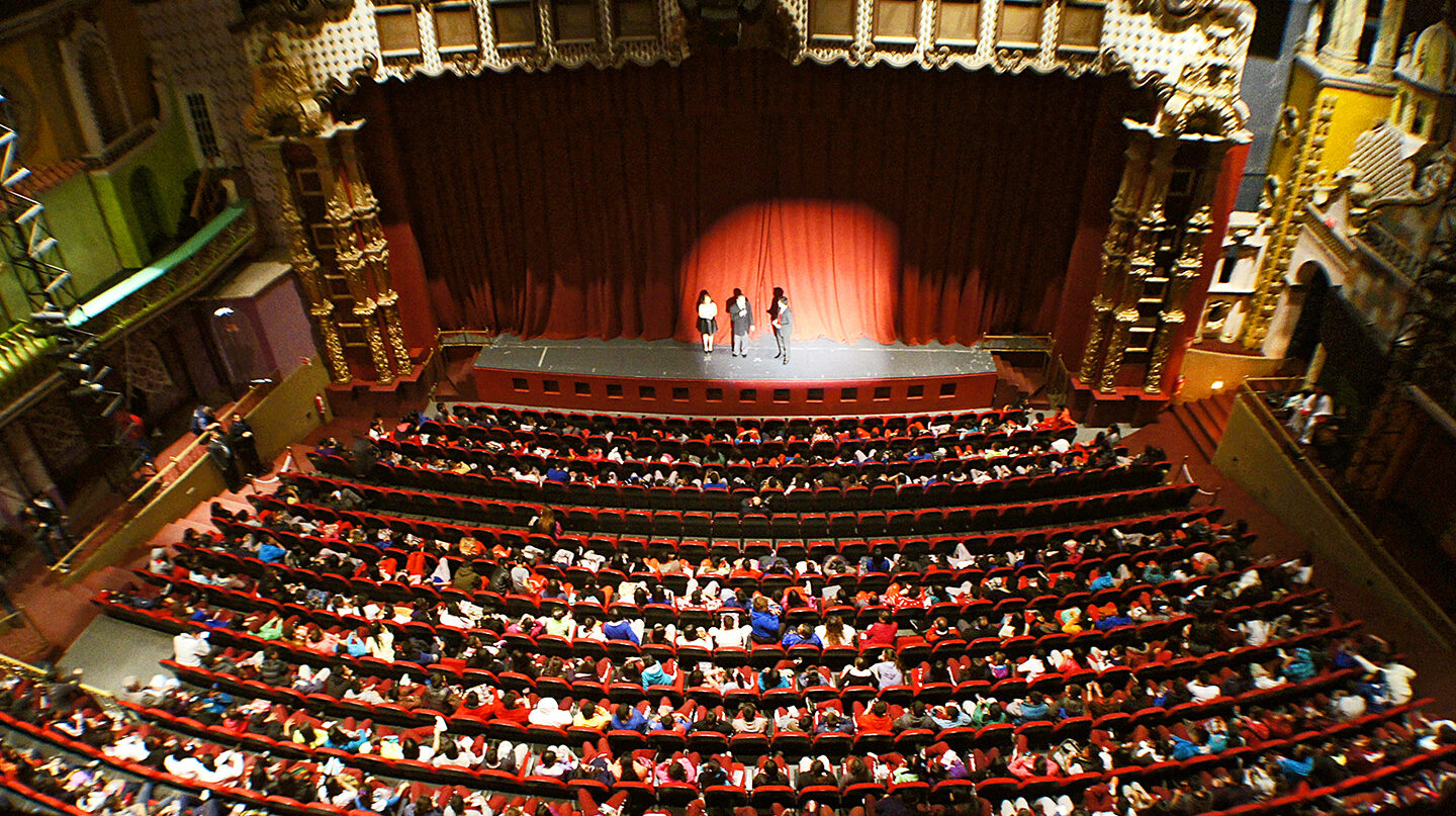 El Teatro: Definición y Características Relevantes