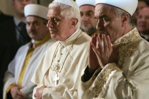 El Vaticano y el Papa: Historia, Funciones y Organización.