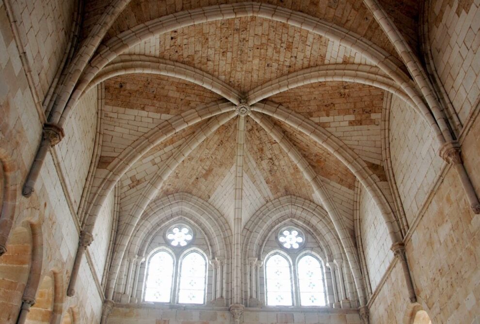 Elementos arquitectónicos de una catedral gótica