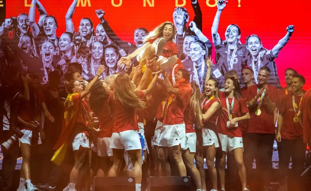 Entrega de la Copa del Mundo de Fútbol Femenino: Un Momento Histórico