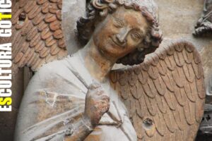 Esculturas del arte gótico: expresión y simbolismo en piedra.