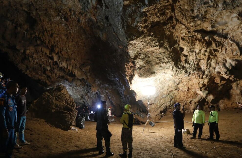 Exploración de la cueva de Tailandia: rescate y desafíos.