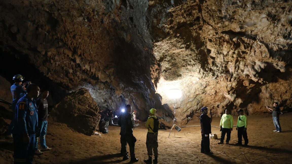 Exploración de la cueva de Tailandia: rescate y desafíos.