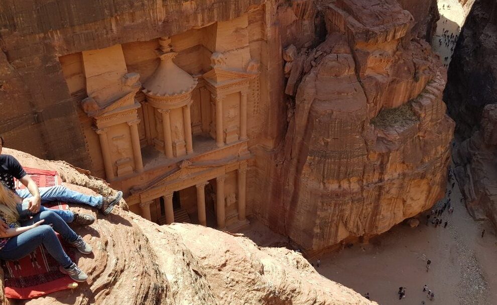Explorando el interior de la ciudad de Petra.