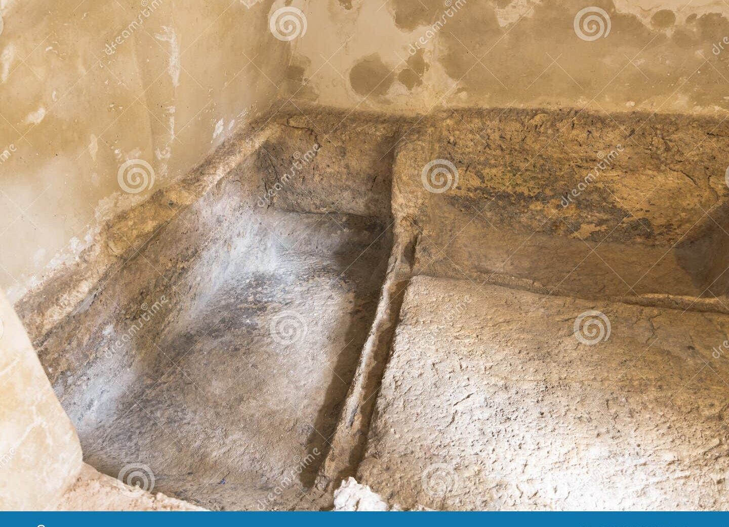 Explorando el interior de la tumba de Jesús.