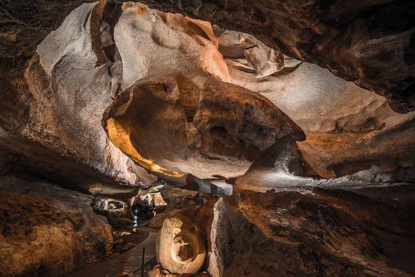 Explorando las Cuevas en el País Vasco: Maravillas Subterráneas del Norte de España