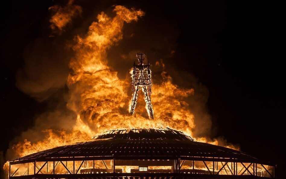 Festival de Burning Man: Origen, Principios y Experiencia Única en el Desierto de Nevada