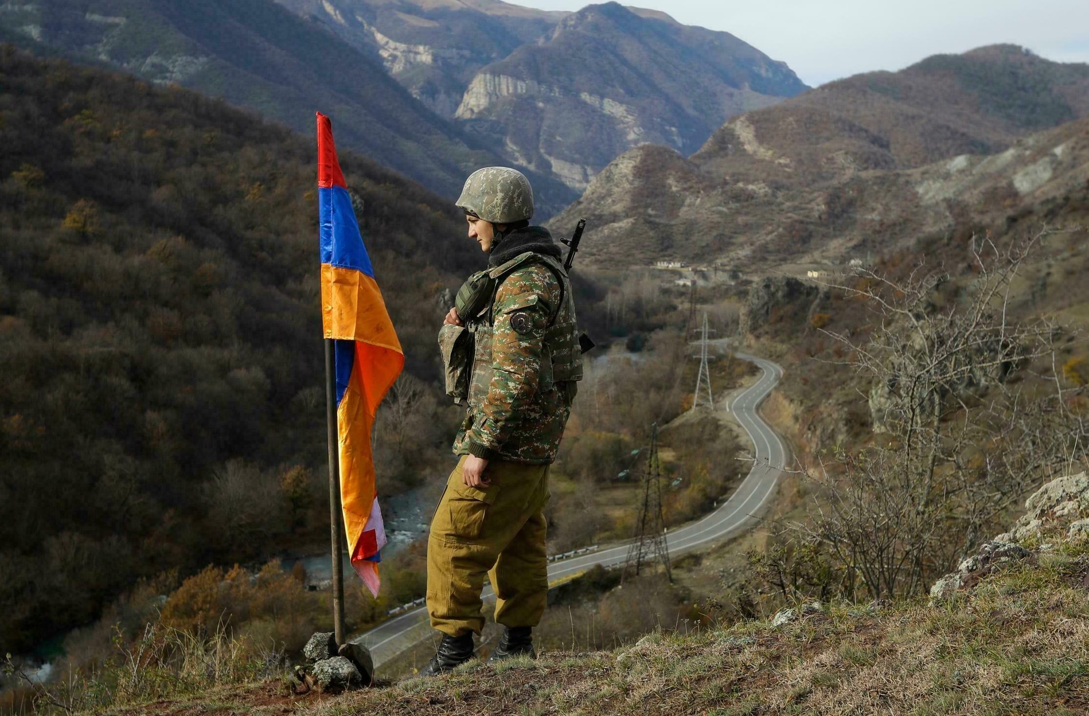 Guerra entre Armenia y Azerbaiyán: Conflicto en la región del Cáucaso.