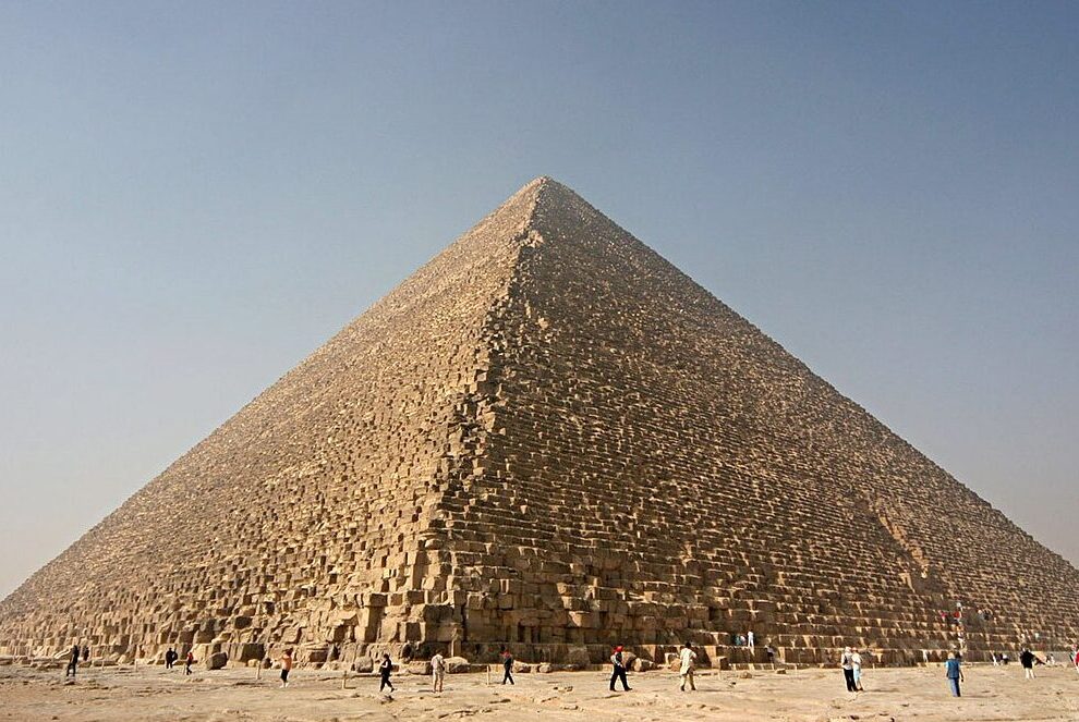 La altura de la Gran Pirámide de Guiza.