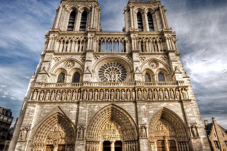 La Catedral Gótica Francesa: Arquitectura y Significado Histórico