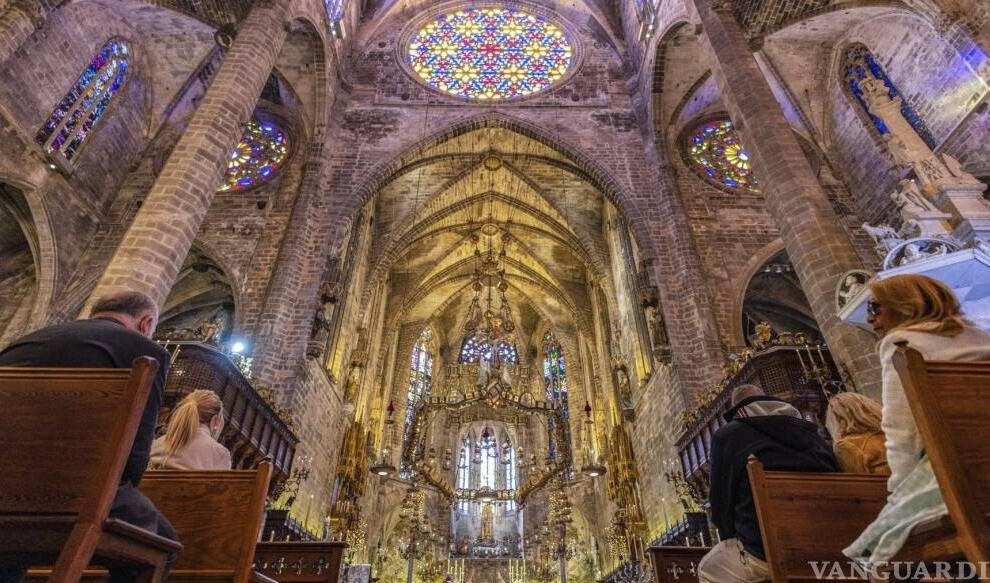 La Catedral Gótica: Majestuosas Obras de Arte y Arquitectura