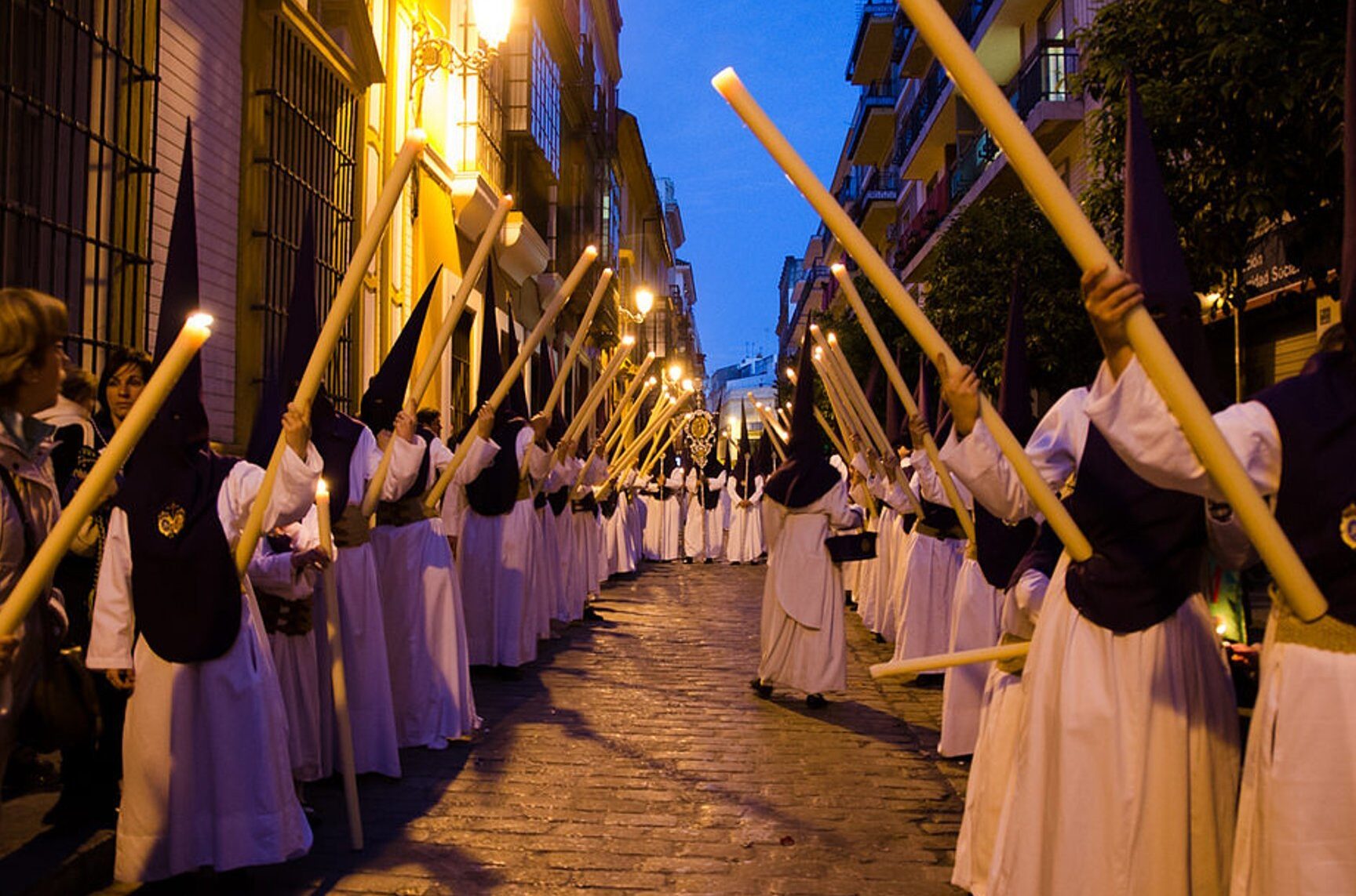 La celebración del Lunes de Pascua en España: tradiciones y festividades.