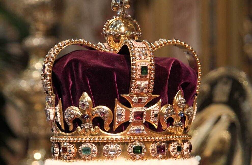 La Corona Imperial Británica: Historia, Simbolismo y Significado