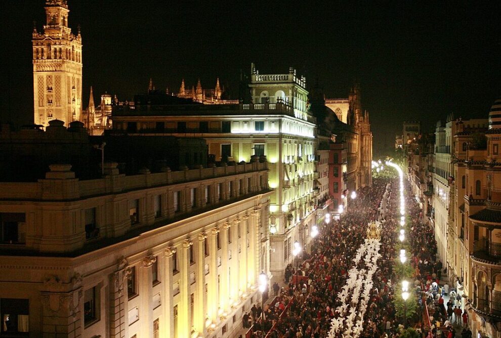 La evolución de la Semana Santa a lo largo de la historia y las razones de sus cambios.