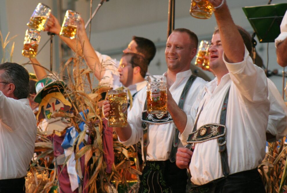 La Fiesta de la Cerveza: Oktoberfest, Tradición, Diversión y Cerveza.