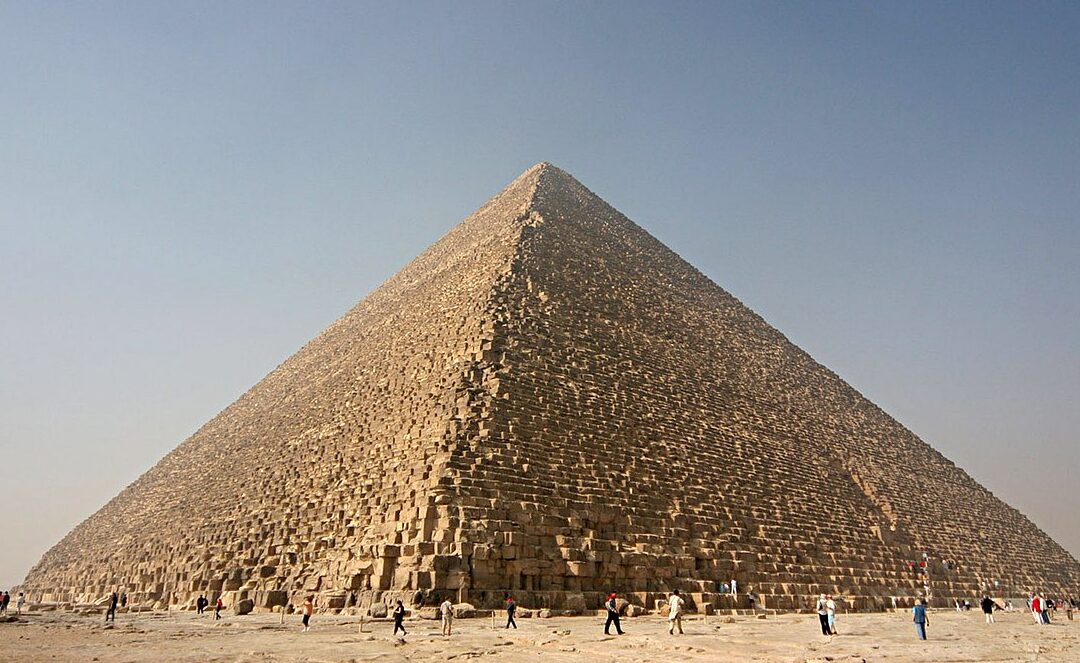 La Gran Pirámide de Giza: Monumento emblemático de la antigua civilización egipcia