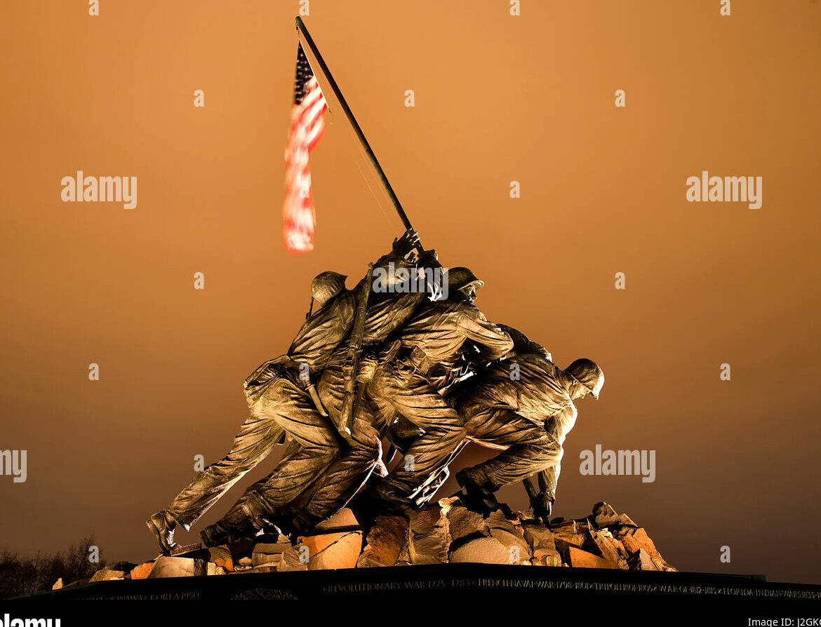 La icónica imagen de los Marines alzando la bandera en Iwo Jima