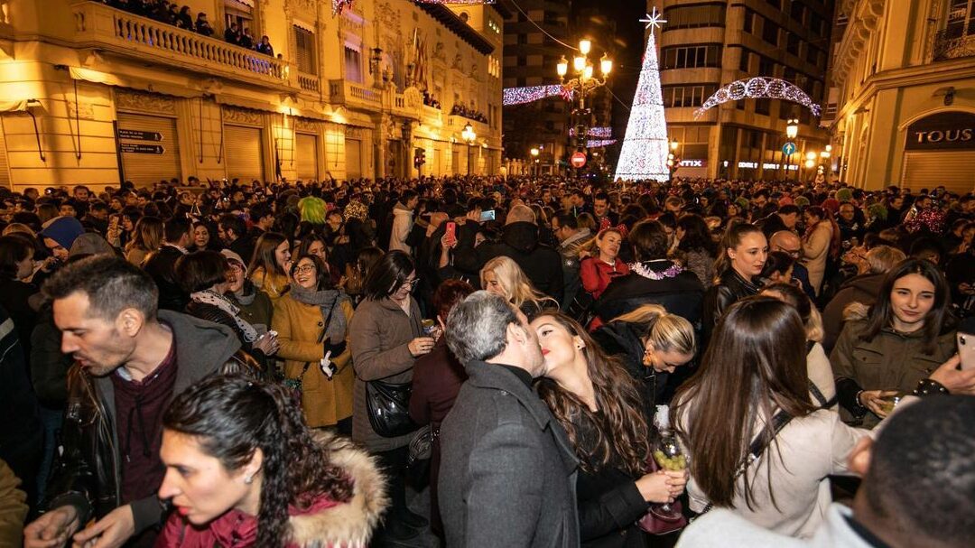 La Nochevieja en España: Tradiciones y Celebraciones festivas.