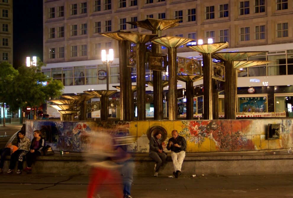 La Plaza Alexanderplatz en Berlín: Historia, Arquitectura y Vida Urbana