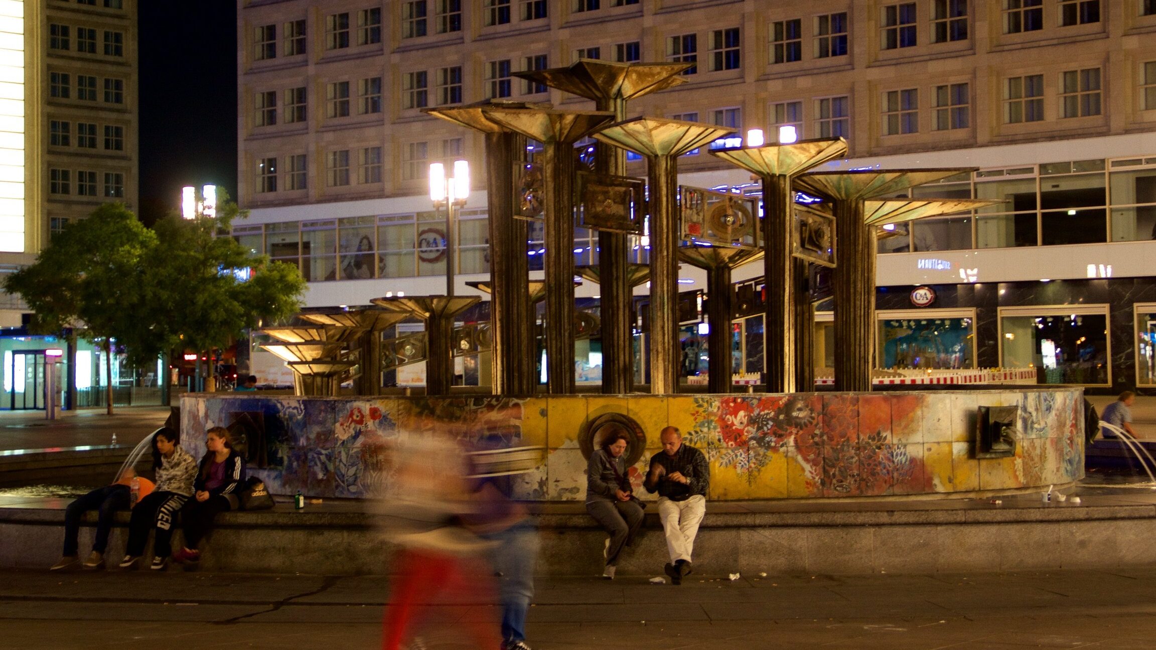 La Plaza Alexanderplatz en Berlín: Historia, Arquitectura y Vida Urbana
