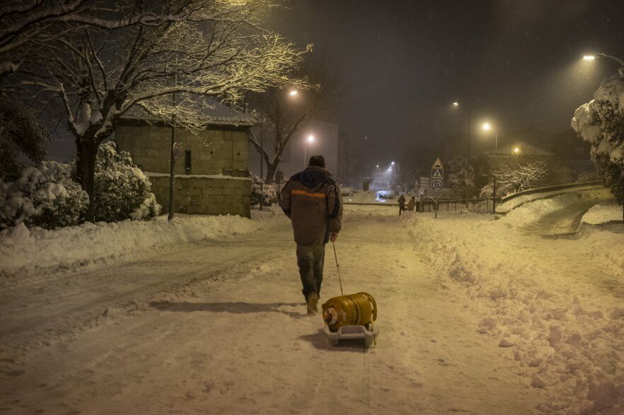 La sociedad de la nieve: impacto en el entorno y en la vida cotidiana