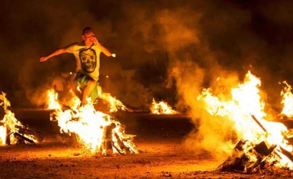 La tradición de las Hogueras de San Juan: historia y celebración.