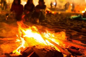 La tradición de quemar deseos en la festividad de San Juan